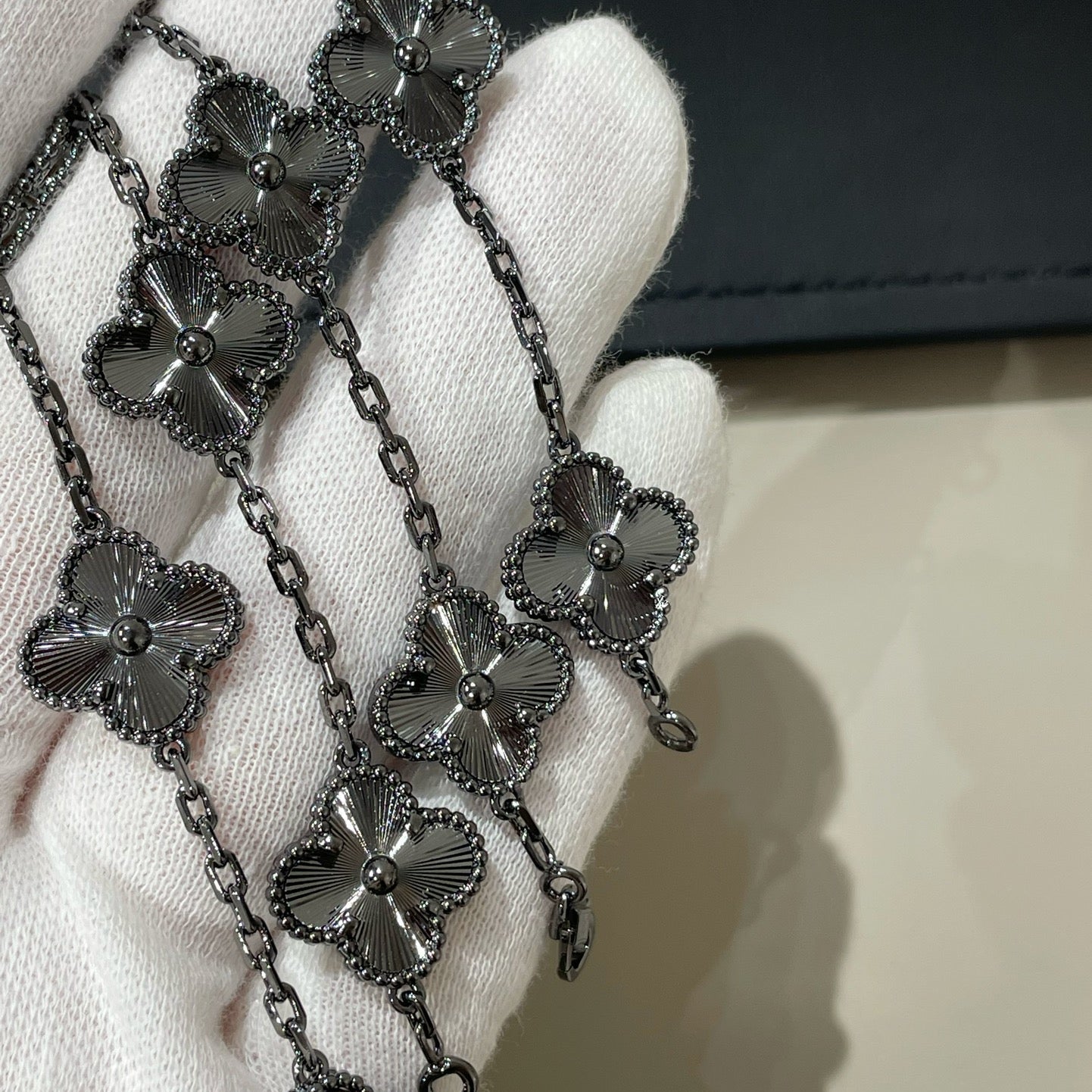 [Am jewelry]CLOVER 5 MOTIF BLACK BRACELET