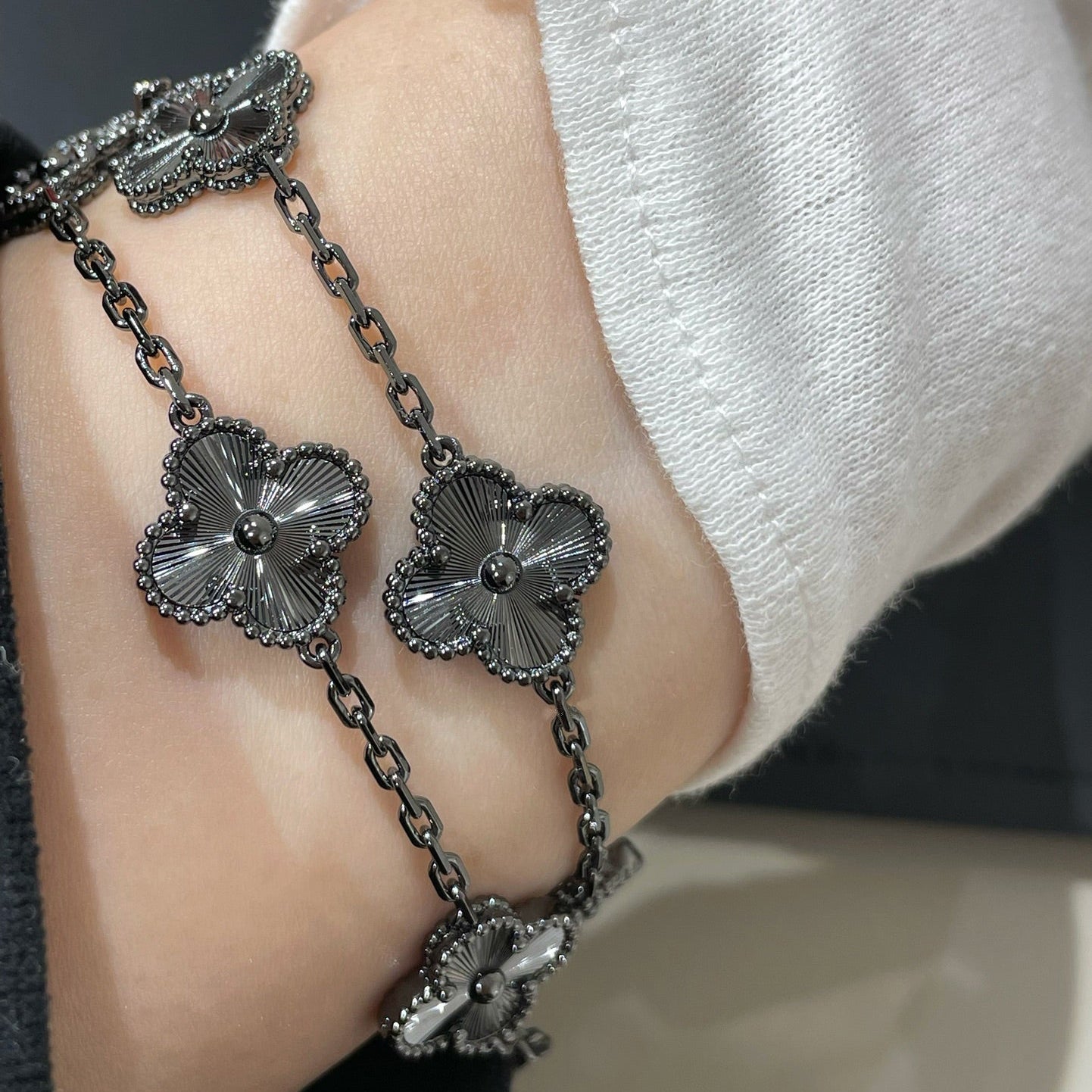 [Am jewelry]CLOVER 5 MOTIF BLACK BRACELET
