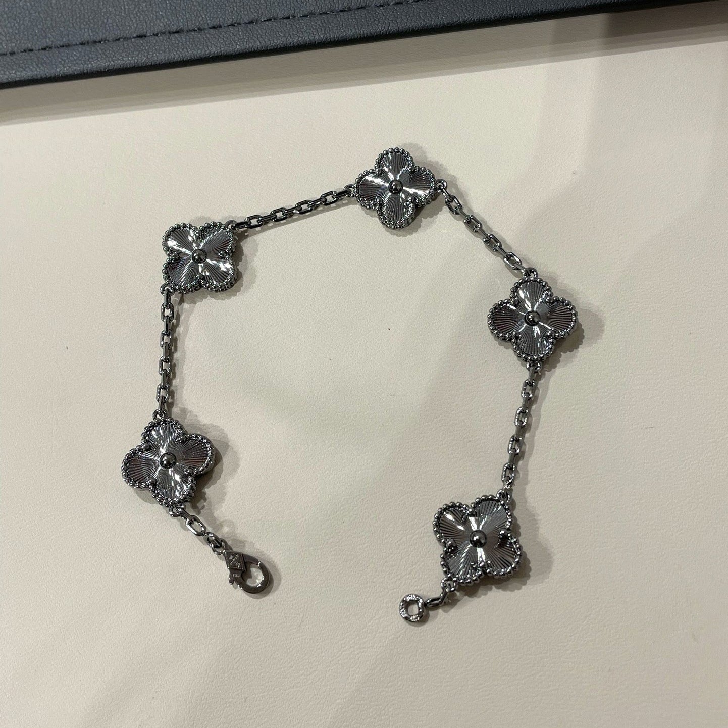 [Am jewelry]CLOVER 5 MOTIF BLACK BRACELET