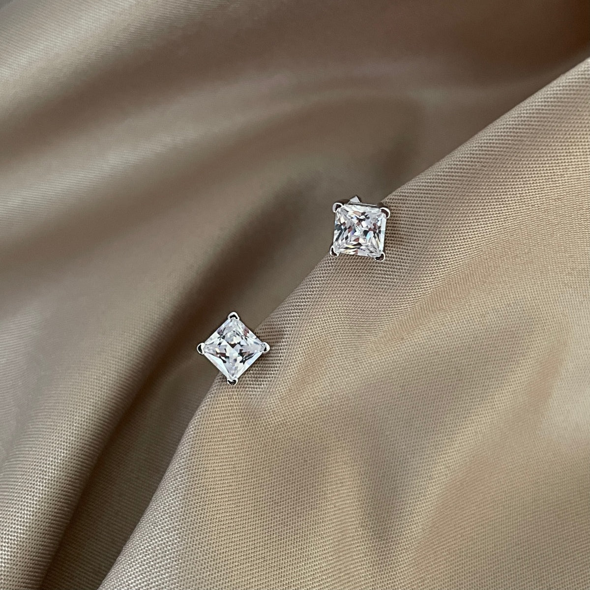 [Am jewelry]Delicate Square Shape Earrings