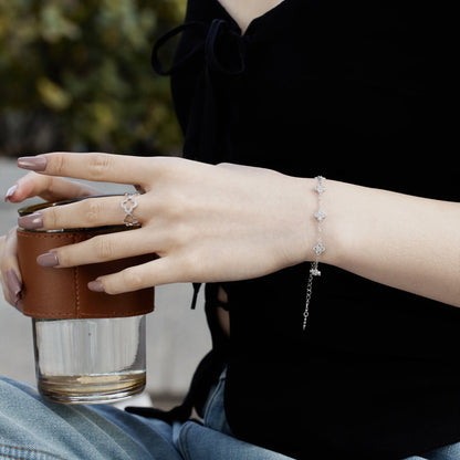 [Am jewelry]Four-Leaf Clover Hollow Butterfly Bracelet