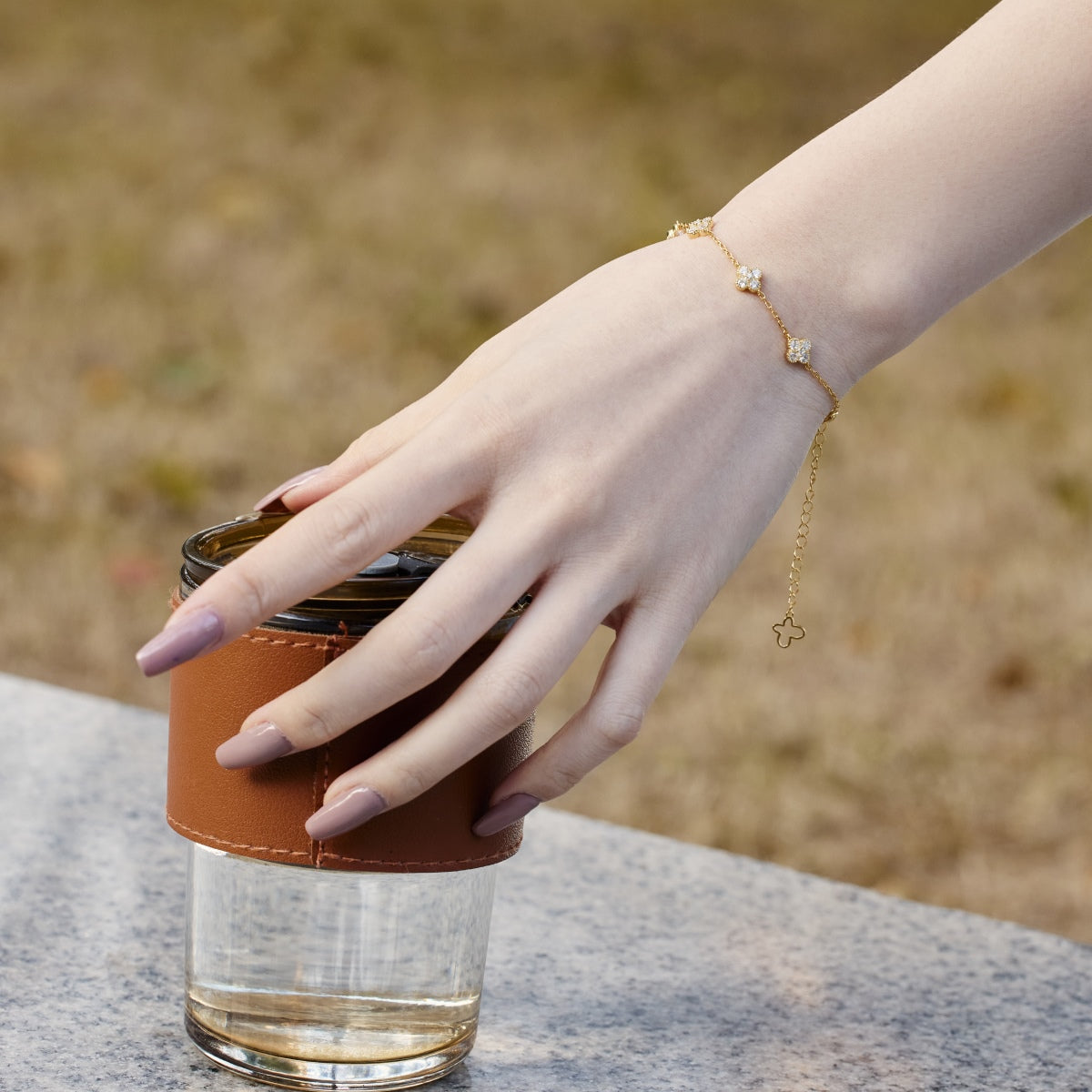 [Am jewelry]Four-Leaf Clover Hollow Butterfly Bracelet