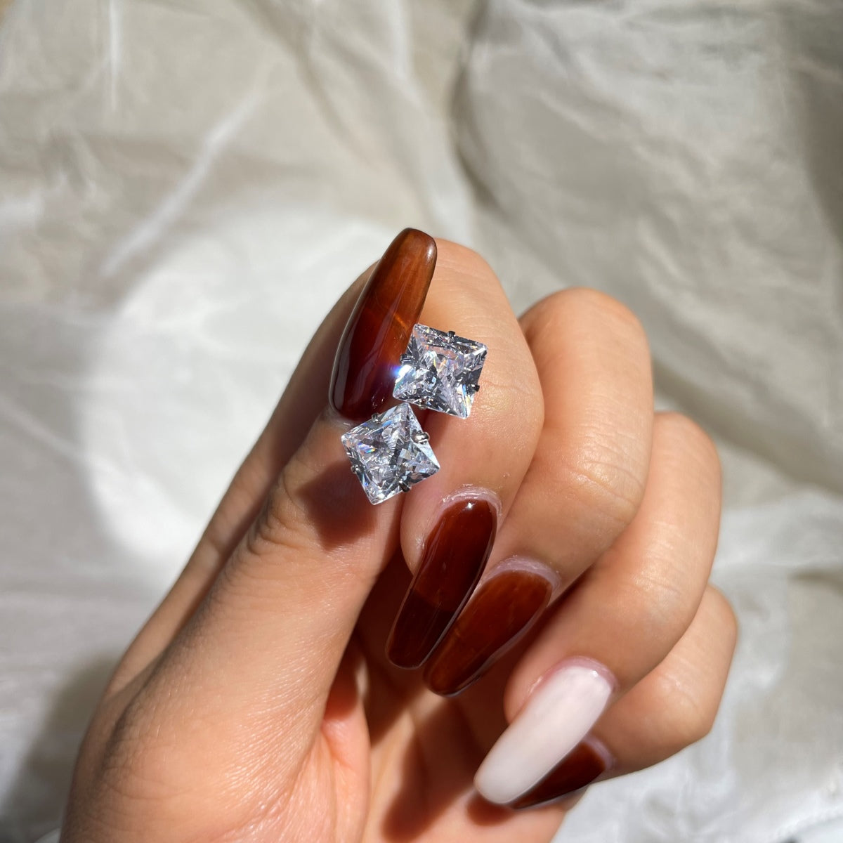 [Am jewelry]Stylish Shiny Square Center Stone Stud Earrings
