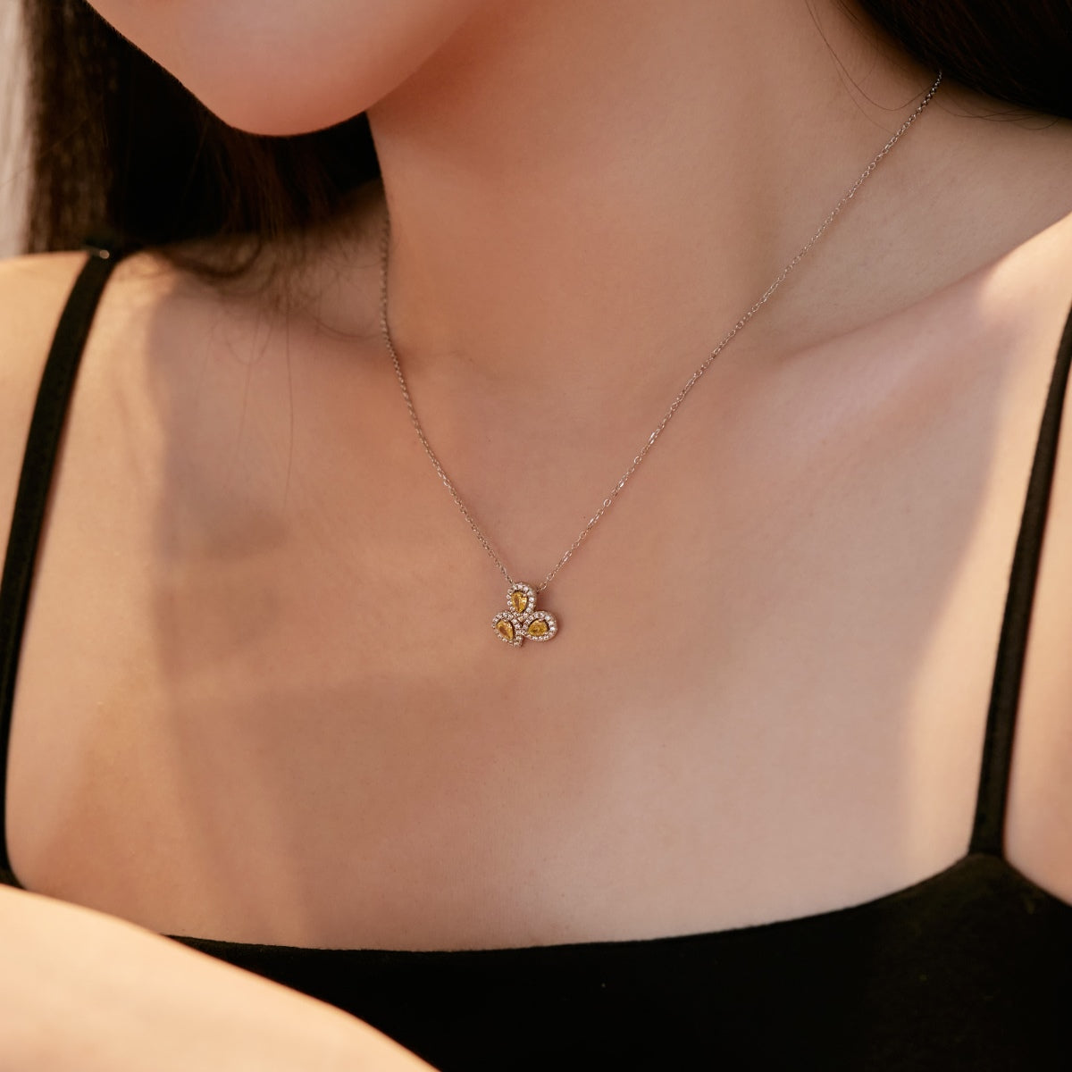 [Am jewelry]Elegant Flower Shape Pear Cut Necklace