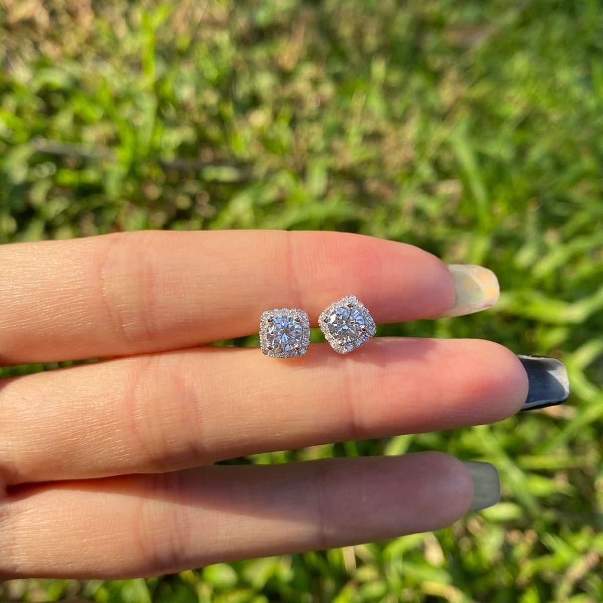 [Am jewelry]Classic Round Center Stone Stud Earrings