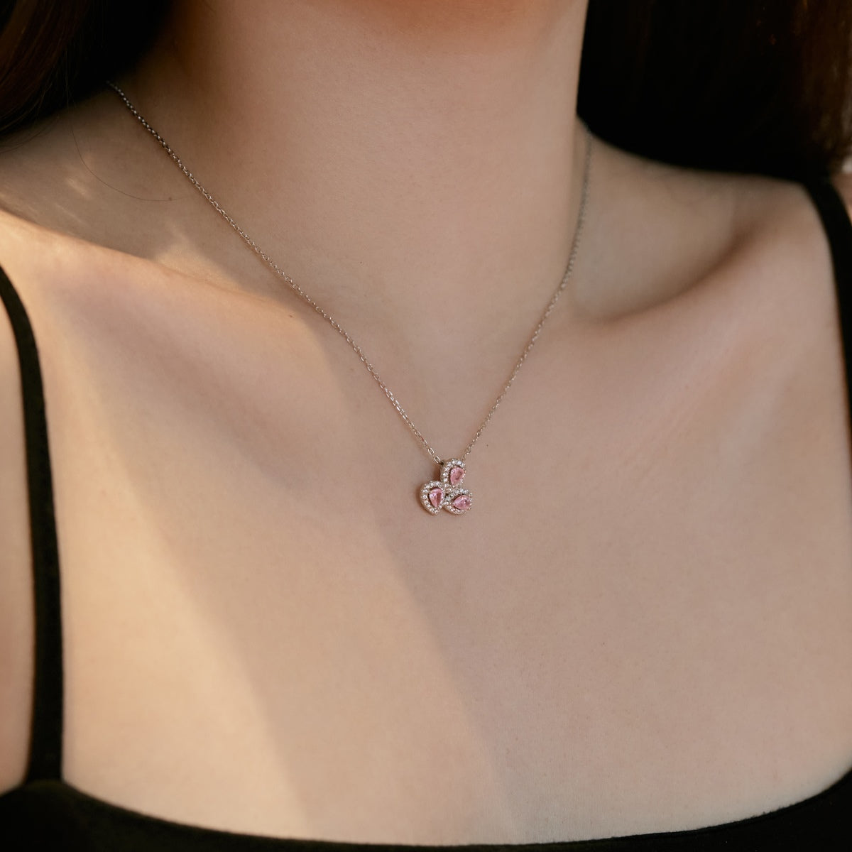 [Am jewelry]Elegant Flower Shape Pear Cut Necklace
