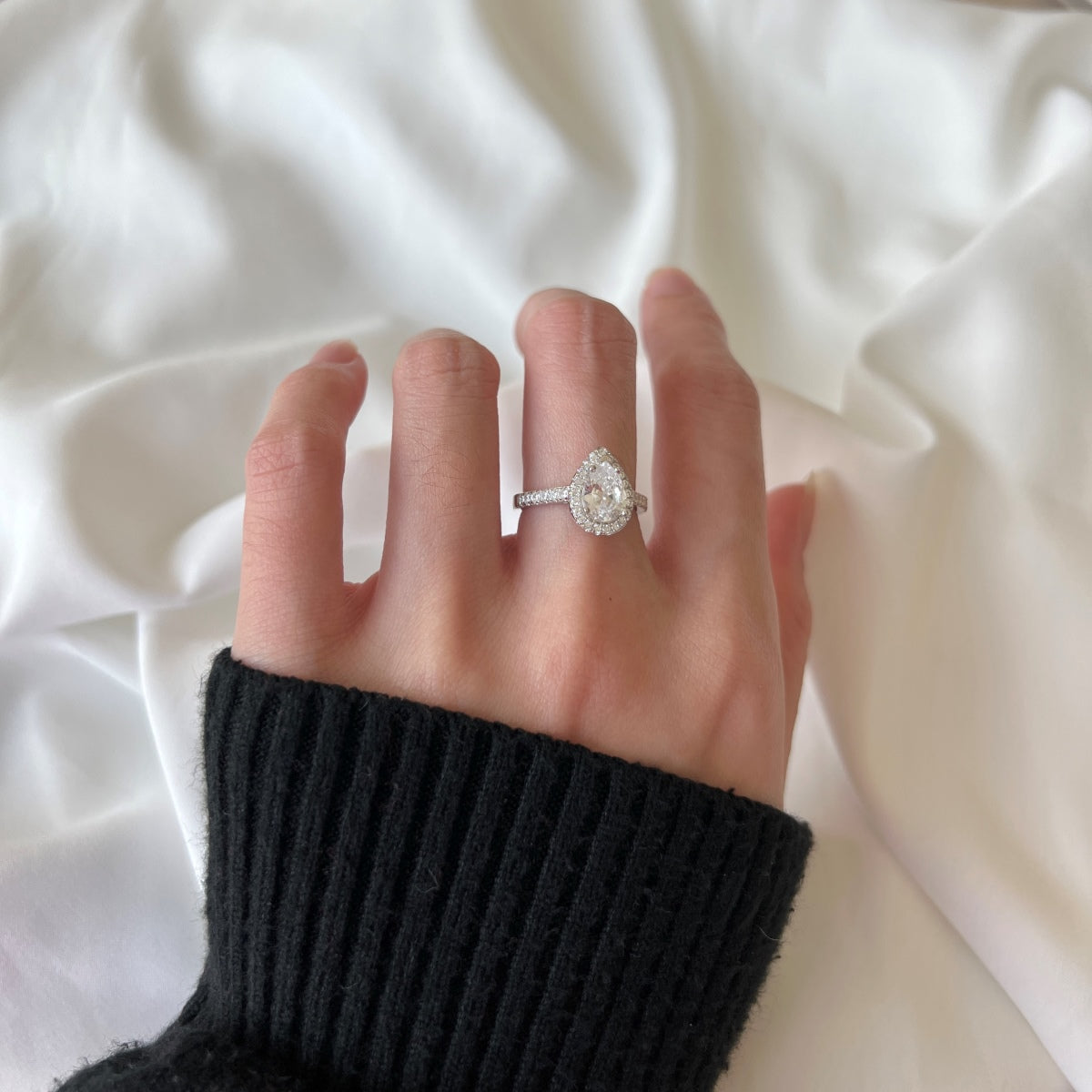 [Am jewelry]1.0 Carat Luxurious Resplendent Water Drop Shape Wedding Ring