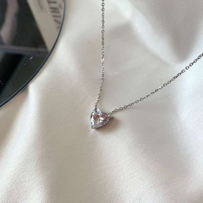 [Am jewelry]Heart Shape Main Stone Pendant Collarbone Necklace