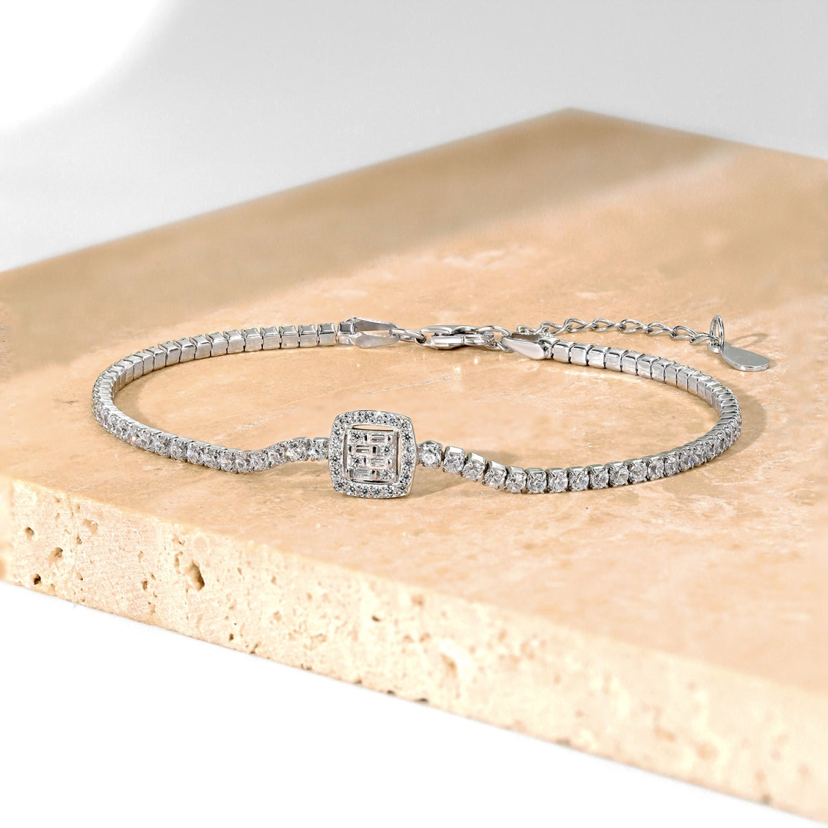 [Am jewelry]Luxurious Dazzling Square Shape Banquet Bracelet