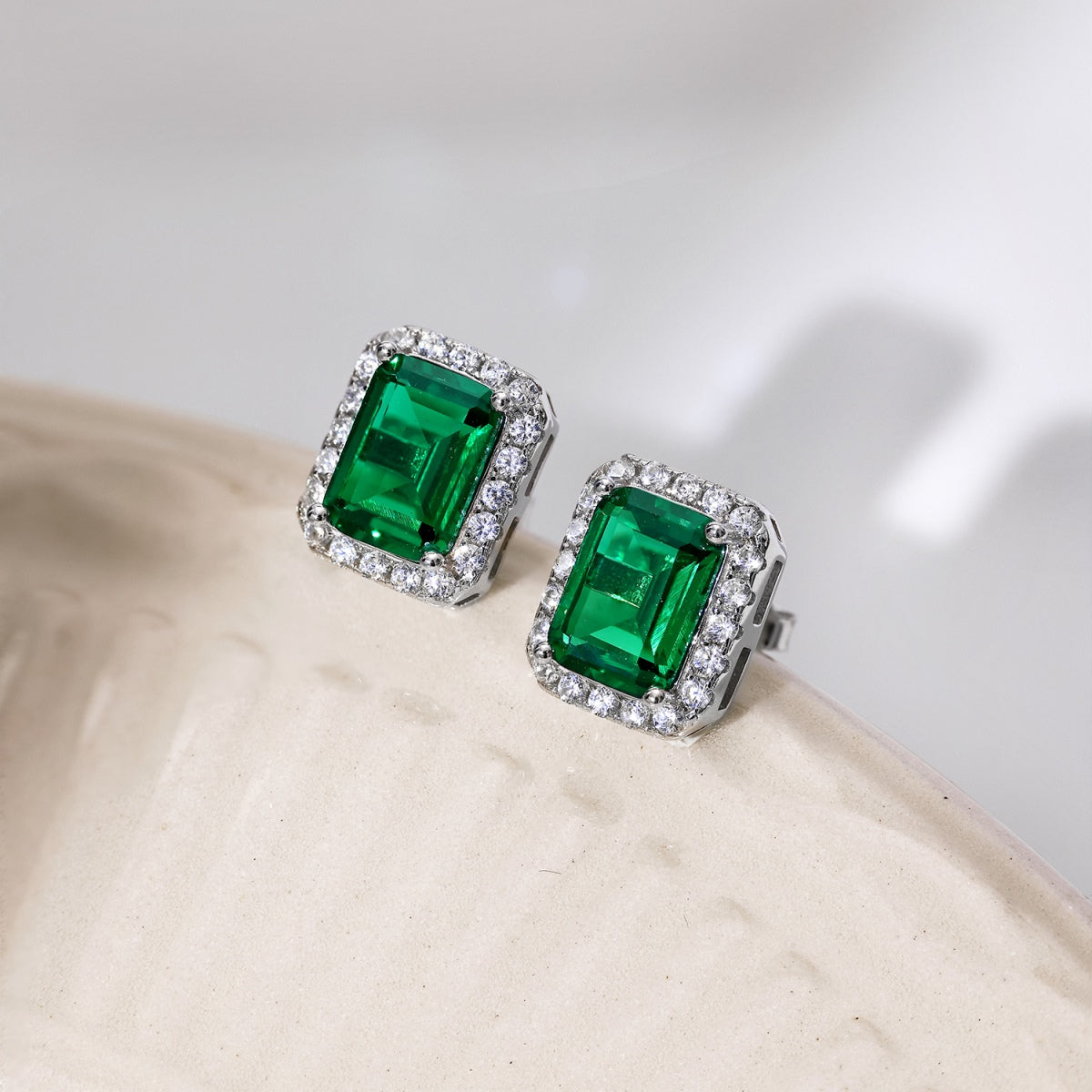 [Am jewelry]Luxurious Dainty Emerald Cut Banquet Earrings