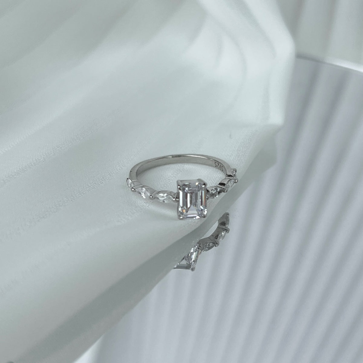 [Am jewelry]1.0 Carat Dainty Resplendent Radiant Cut Daily Ring