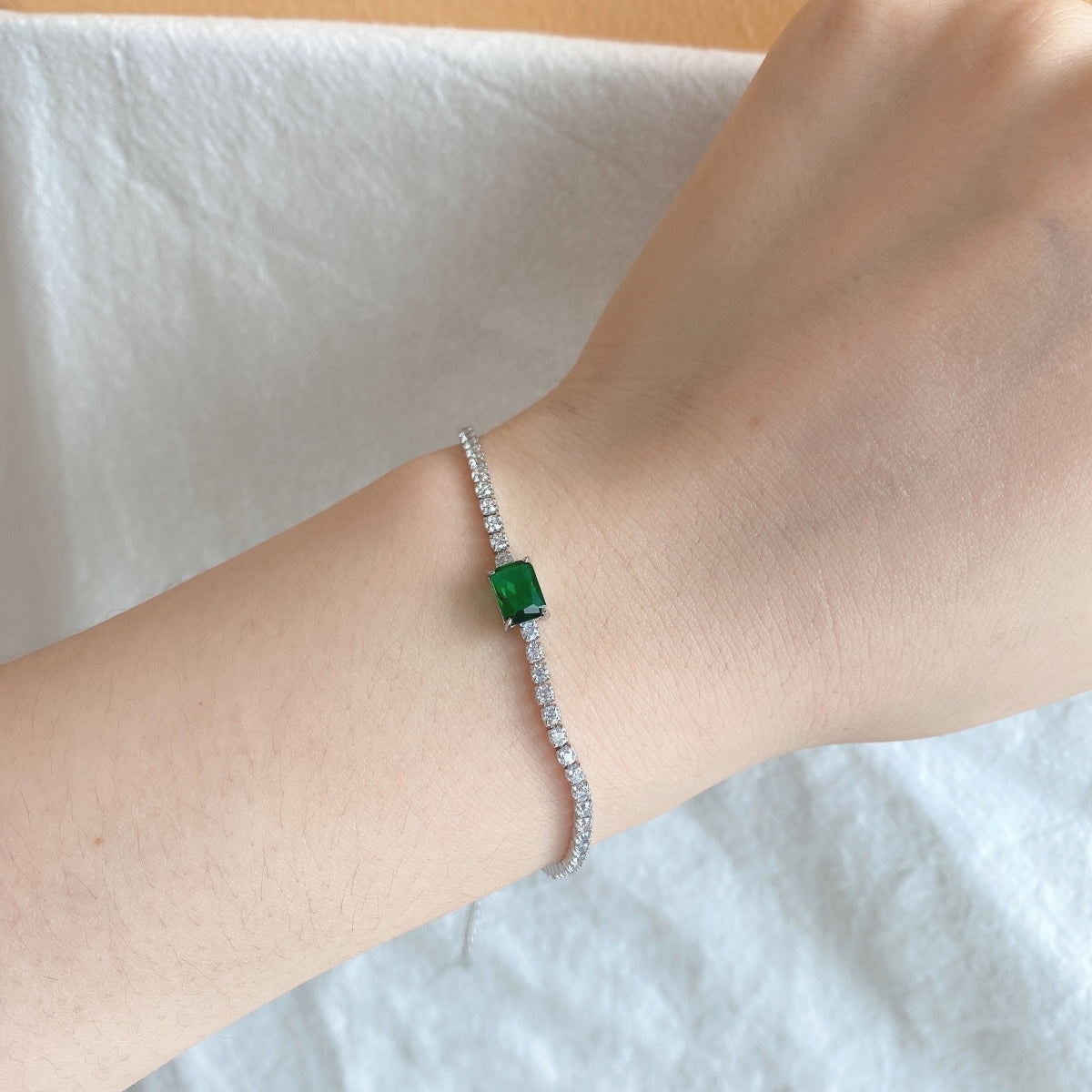 [Am jewelry]1.0 Carat Unique Emerald Cut Banquet Bracelet