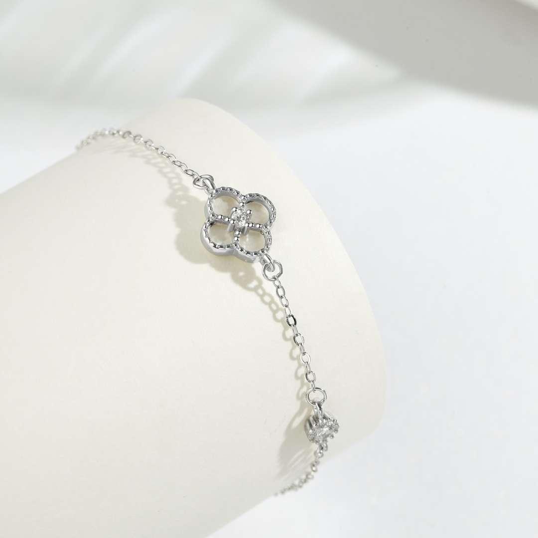 [Am jewelry]Delicate Four Leaf Clover Bracelet