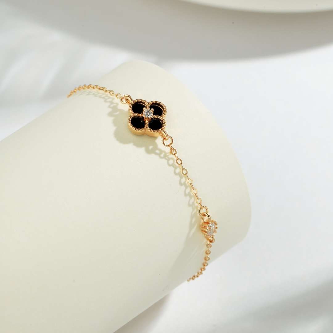 [Am jewelry]Delicate Four Leaf Clover Bracelet