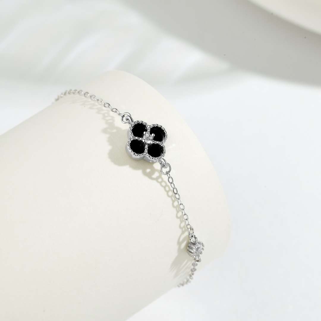 [Am jewelry]Delicate Four Leaf Clover Bracelet