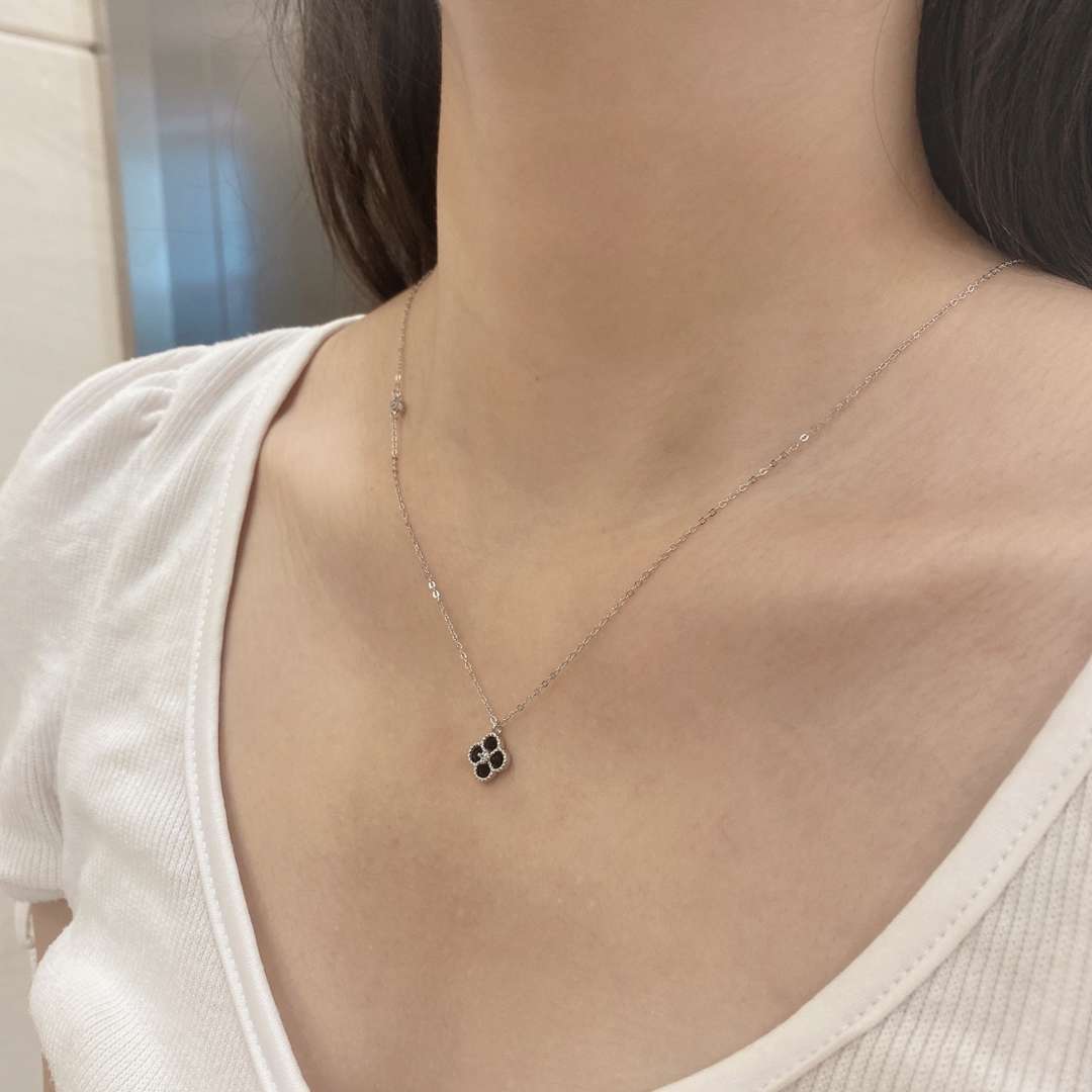 [Am jewelry]Delicate Flower Shape Necklace