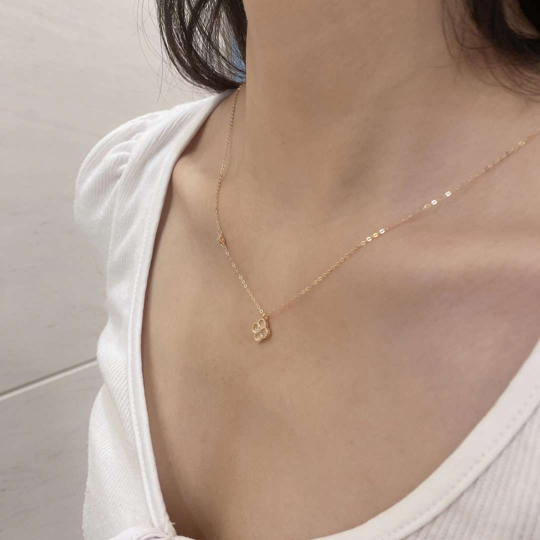 [Am jewelry]Delicate Flower Shape Necklace