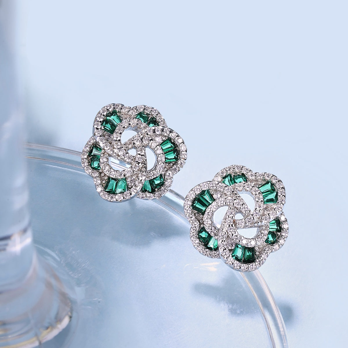 [Am jewelry]Exquisite Flower Shape Daily Earrings