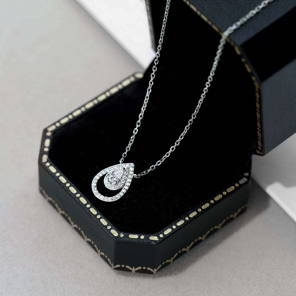 [Am jewelry]Sparkling Pear Cut Necklace