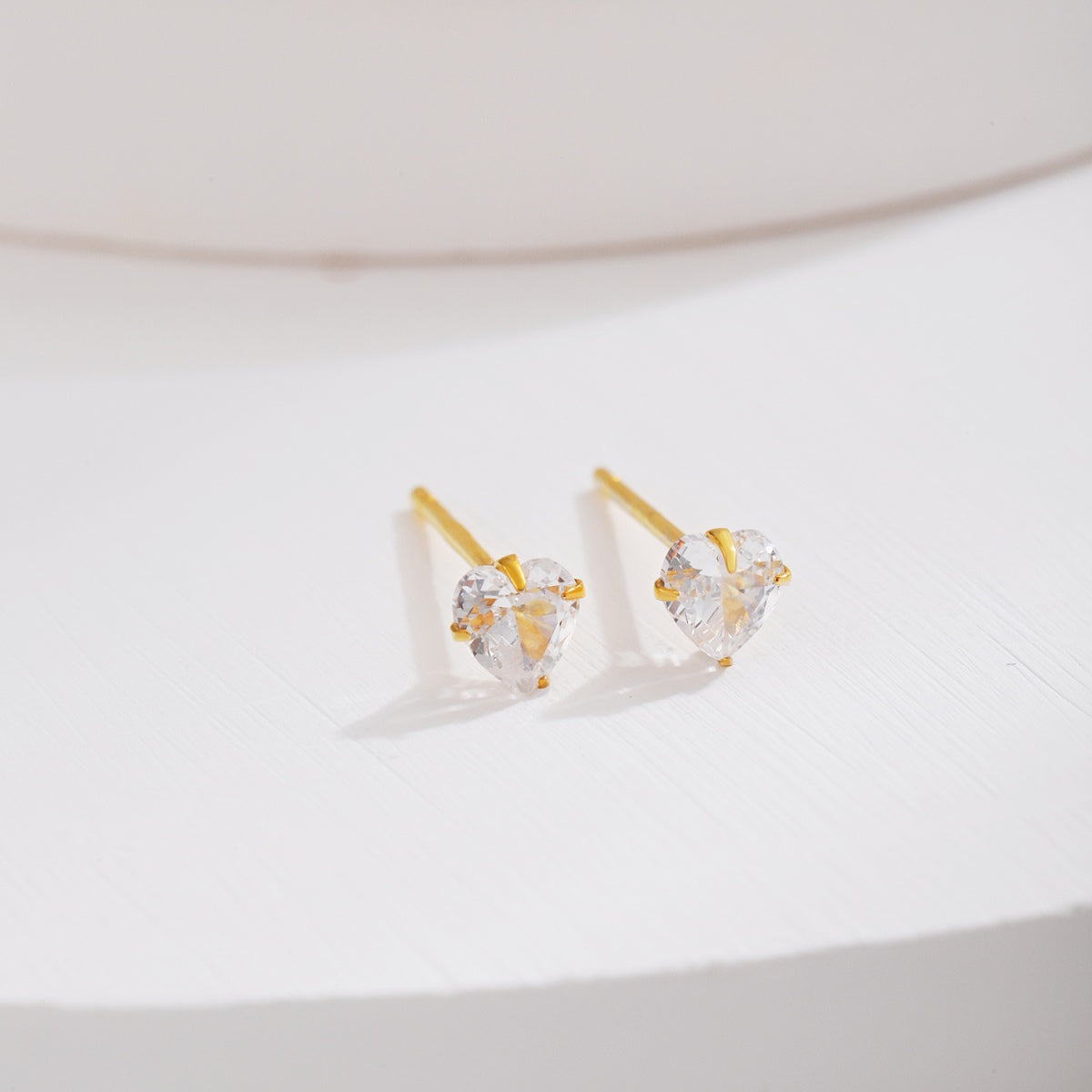 [Am jewelry]Sparkling Heart Shaped Simple Earrings