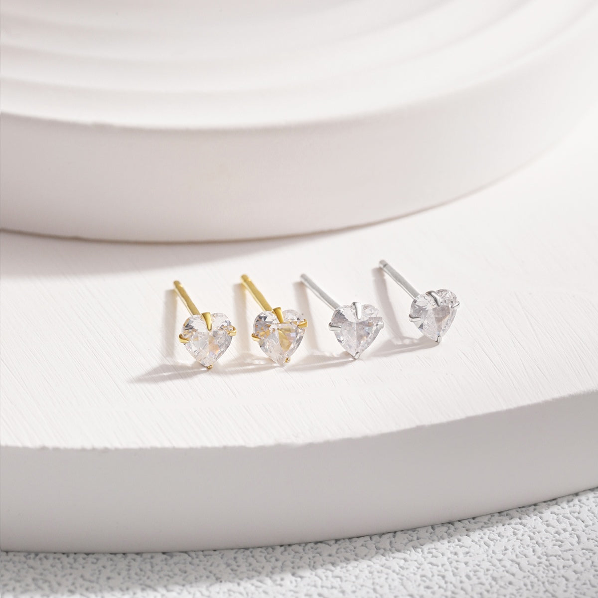 [Am jewelry]Sparkling Heart Shaped Simple Earrings