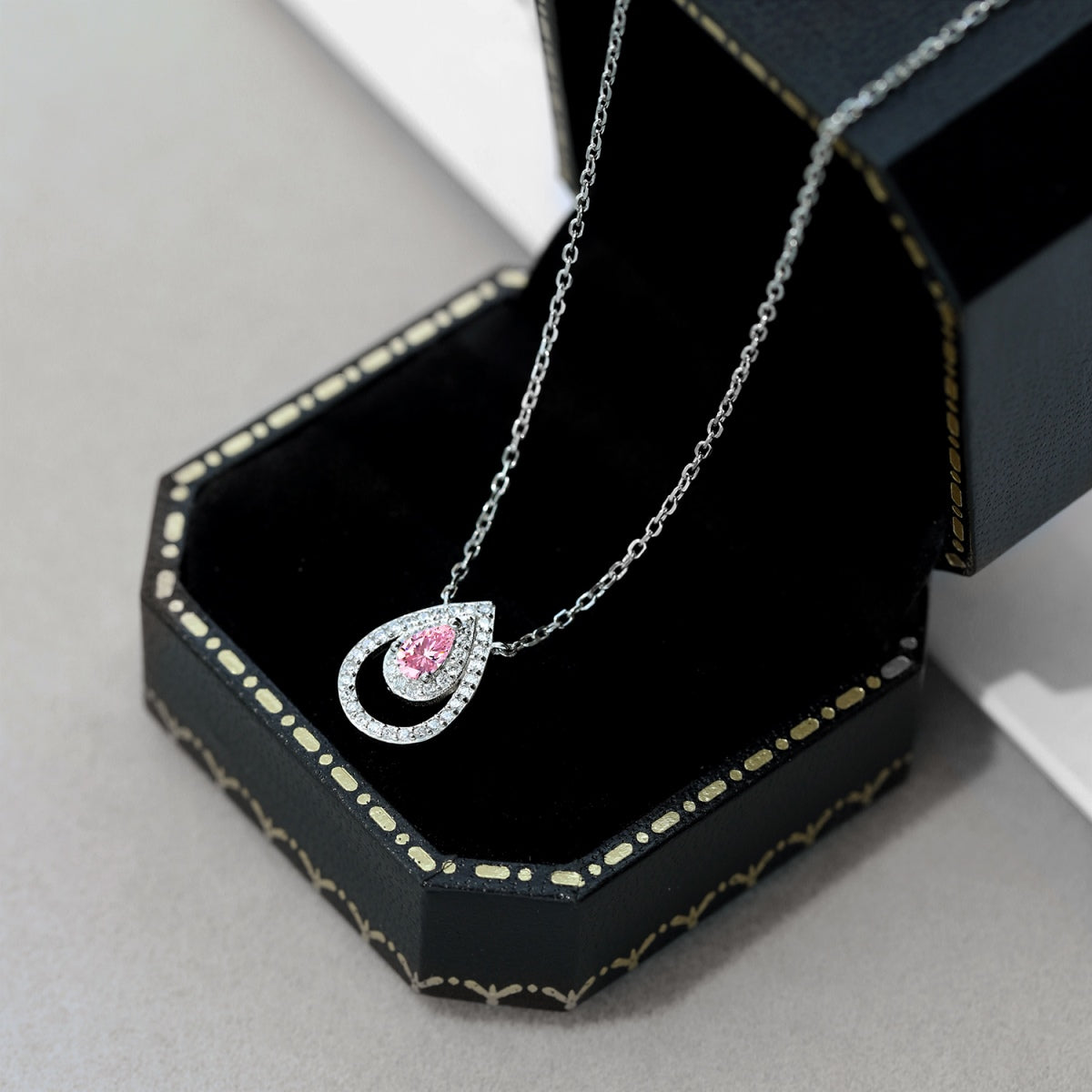 [Am jewelry]Sparkling Pear Cut Necklace