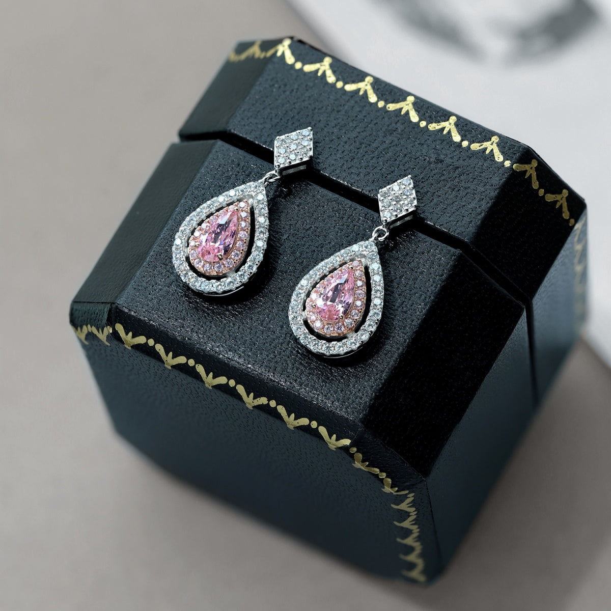 [Am jewelry]Ornate Delicate Water Drop Shape Banquet Earrings