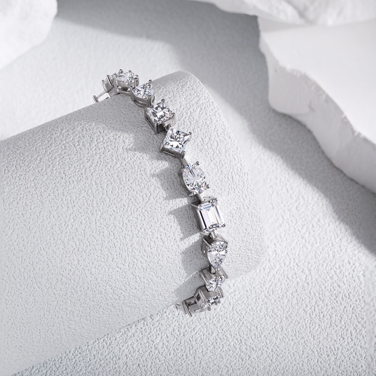[Am jewelry]Unique Exquisite Multi Cut Daily Bracelet