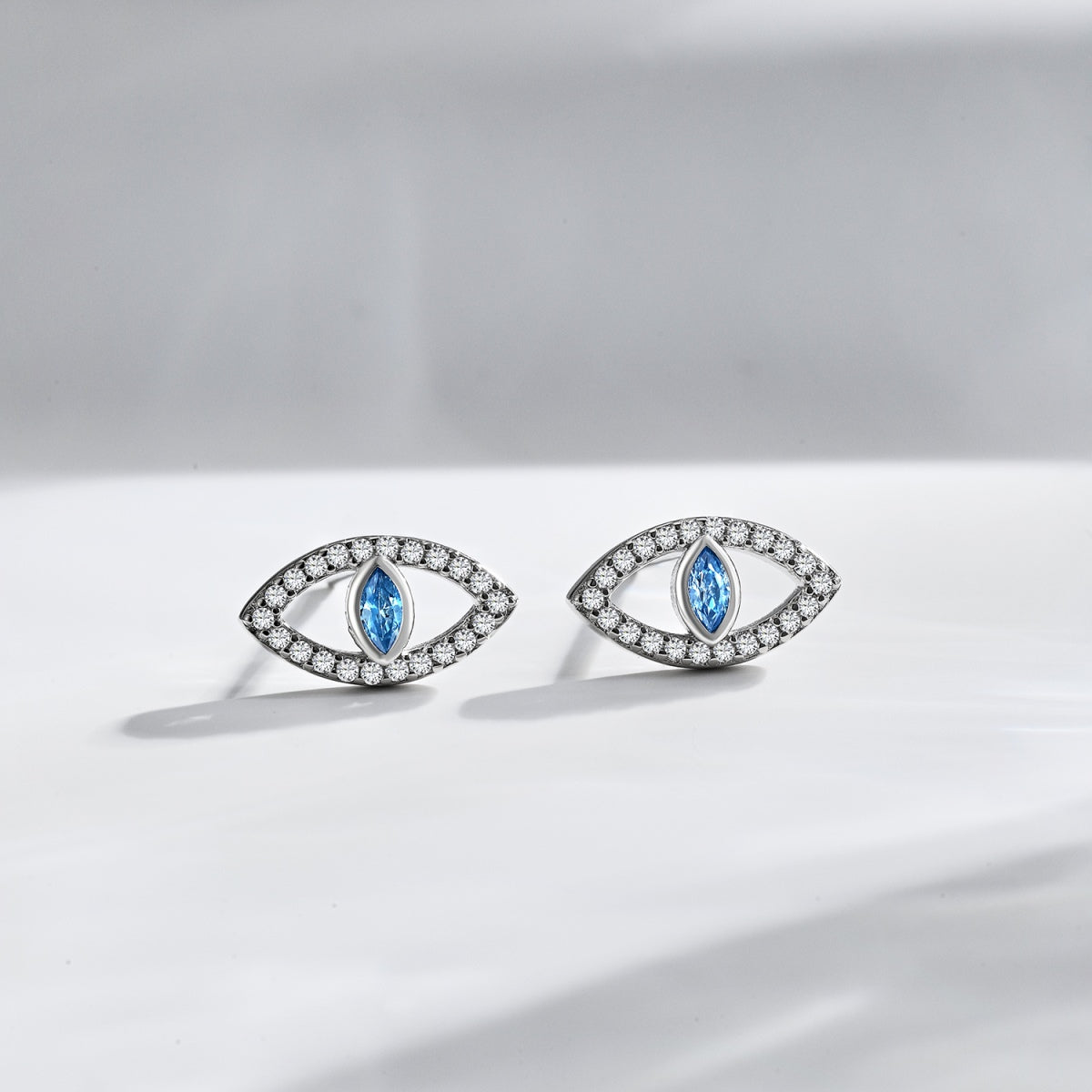 [Am jewelry]Blue Devil Eyes Hollow Stud Earrings