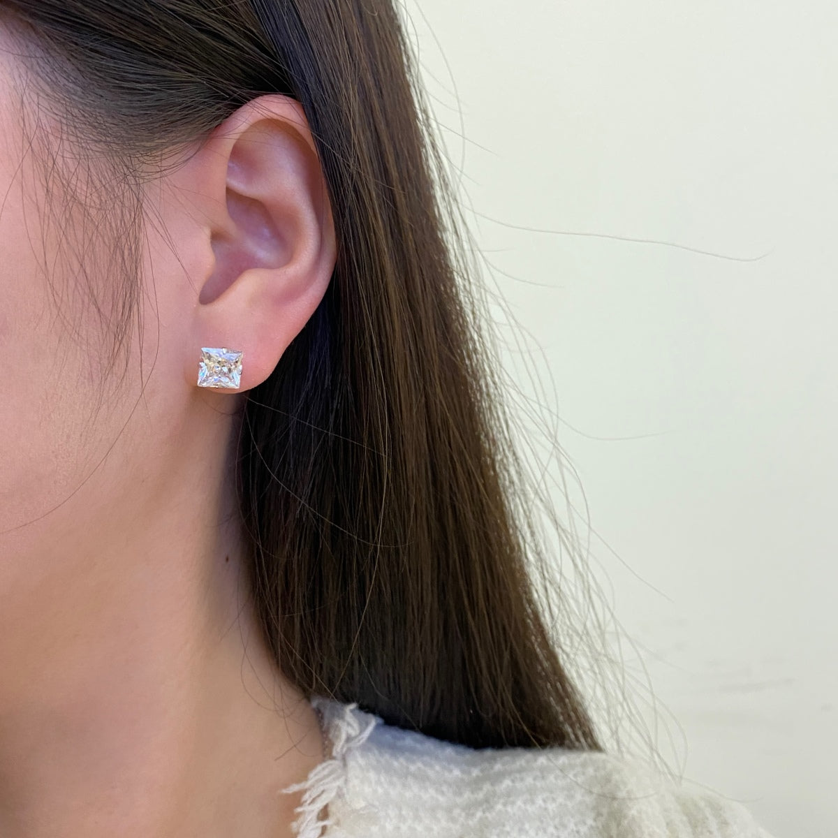 [Am jewelry]Stylish Shiny Square Center Stone Stud Earrings
