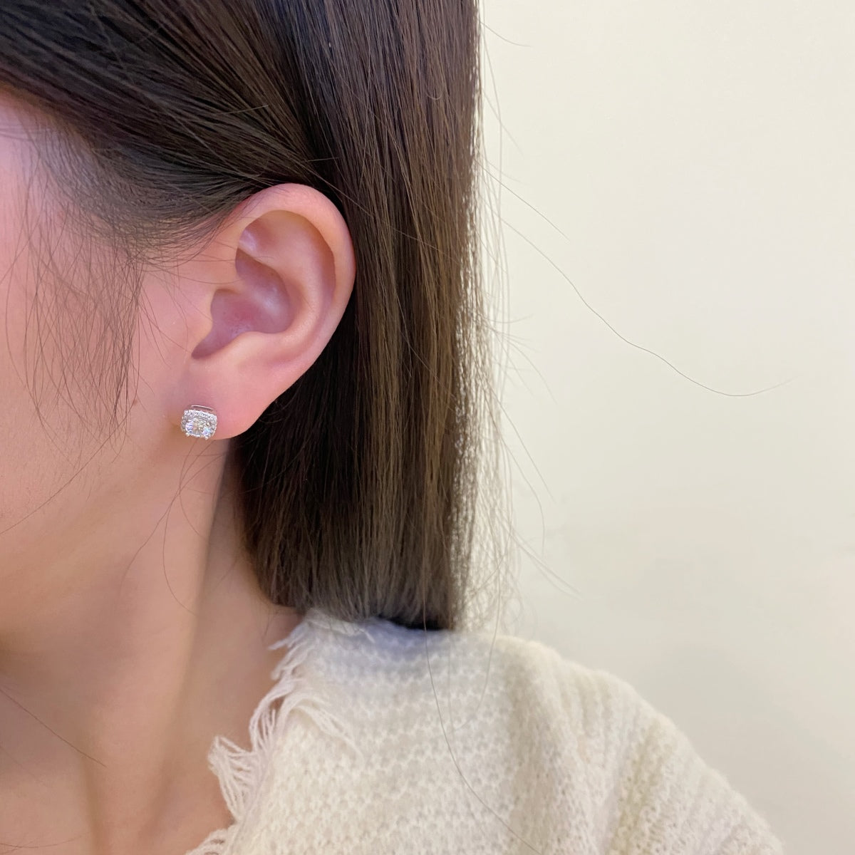 [Am jewelry]Classic Round Center Stone Stud Earrings