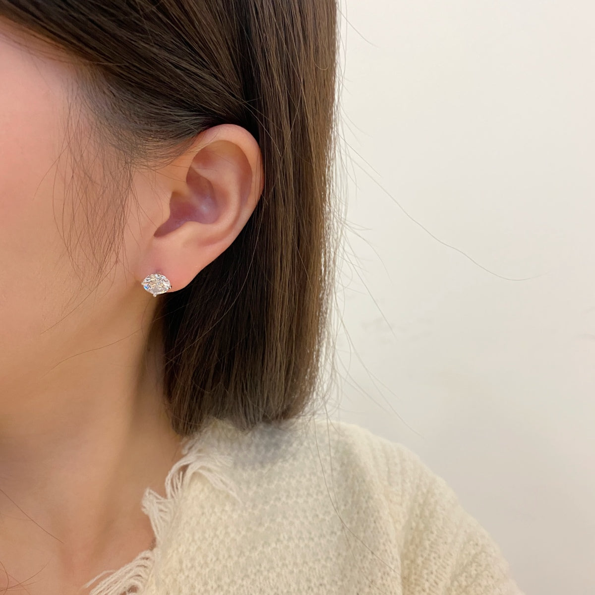 [Am jewelry]Stylish Shiny Round Center Stone Stud Earrings