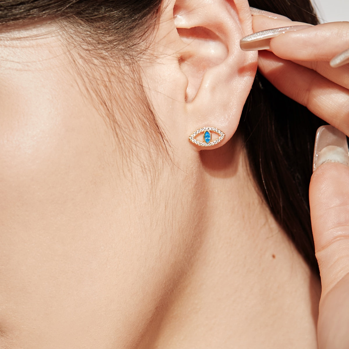 [Am jewelry]Blue Devil Eyes Hollow Stud Earrings