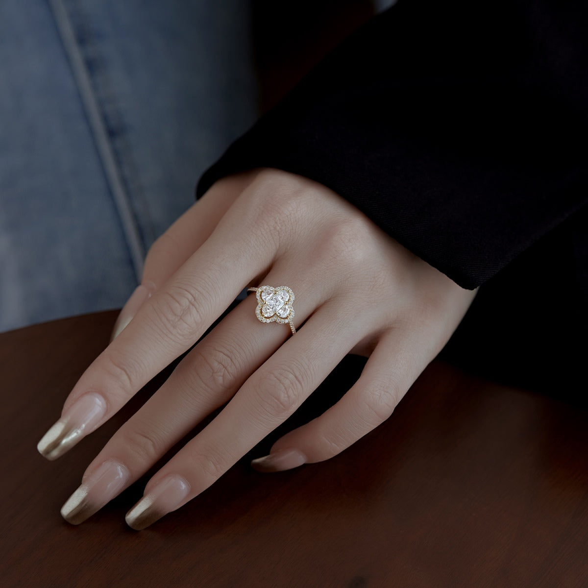 [Am jewelry]Luxurious Eternity Flower Shape Banquet Ring