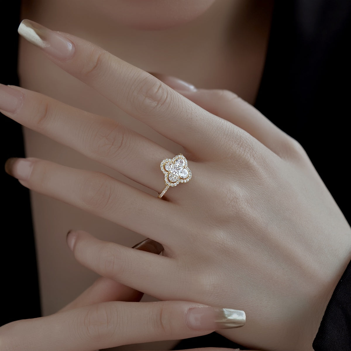 [Am jewelry]Luxurious Eternity Flower Shape Banquet Ring