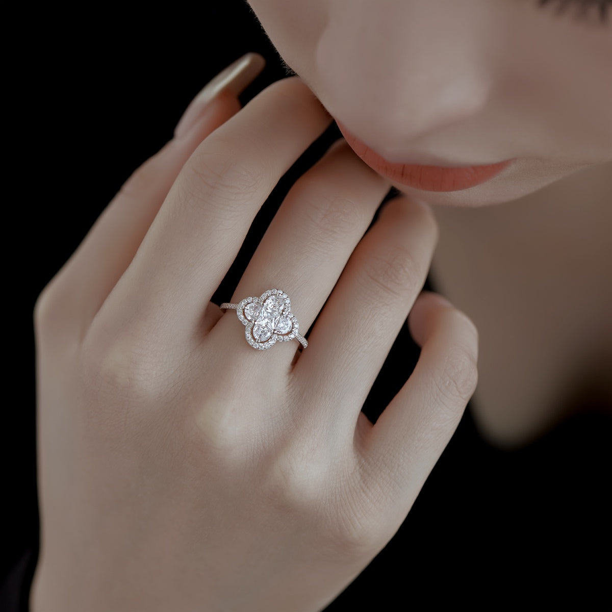 [Am jewelry]Luxurious Eternity Flower Shape Banquet Ring