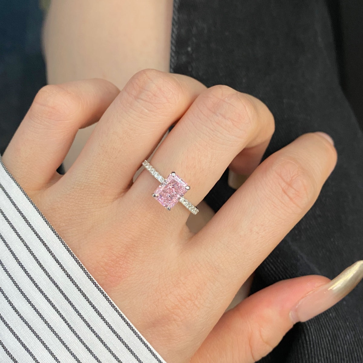 [Am jewelry]2.0 Carat Dazzling Sparkling Radiant Cut Party Ring