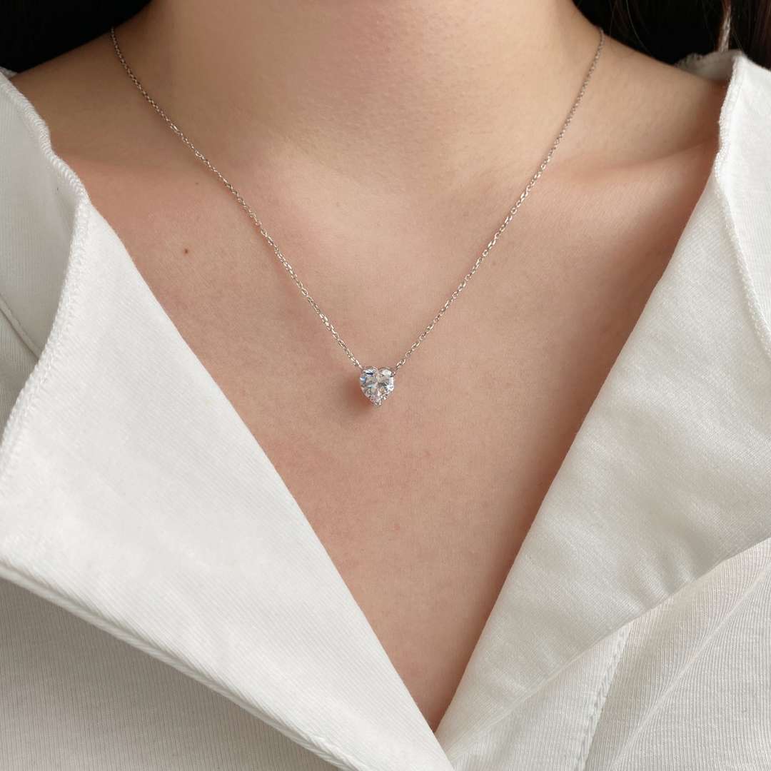 [Am jewelry]Heart Shape Main Stone Pendant Collarbone Necklace