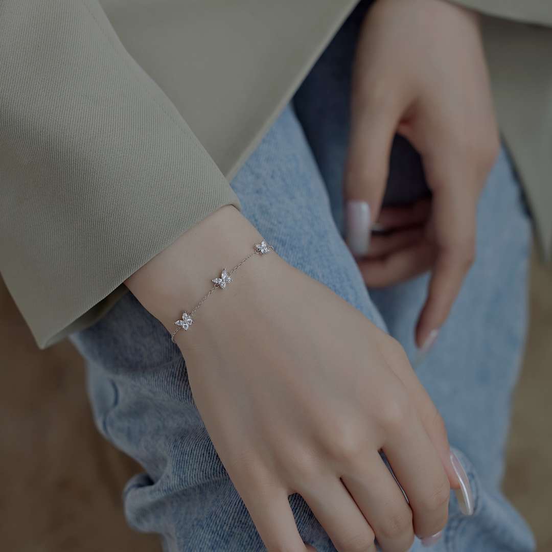 [Am jewelry]Radiant Butterfly Shape Necklace