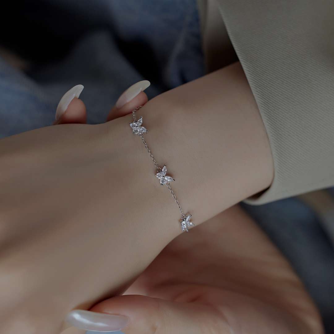 [Am jewelry]Radiant Butterfly Shape Necklace