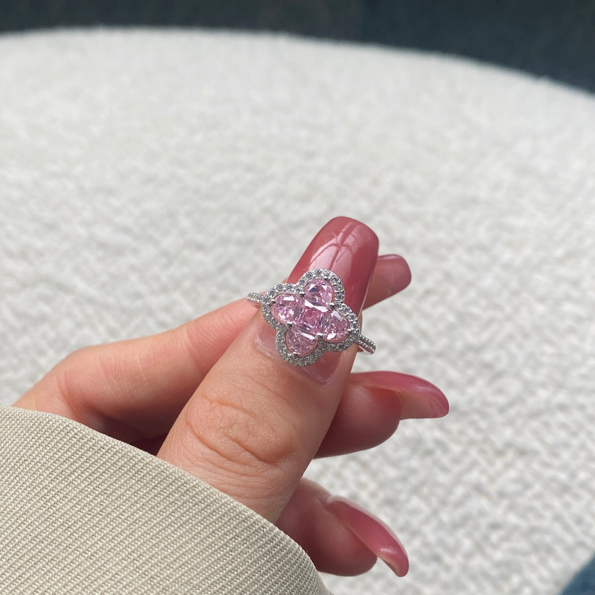 [Am jewelry]Luxurious Eternity Flower Shape Banquet Ring