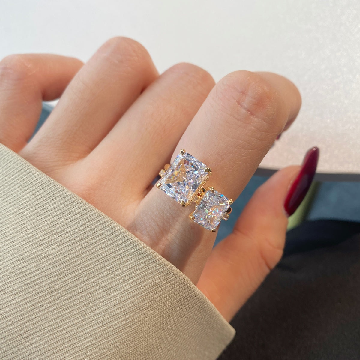 [Am jewelry]4.0 Carat Ornate Enchanting Radiand Cut Banquet Ring