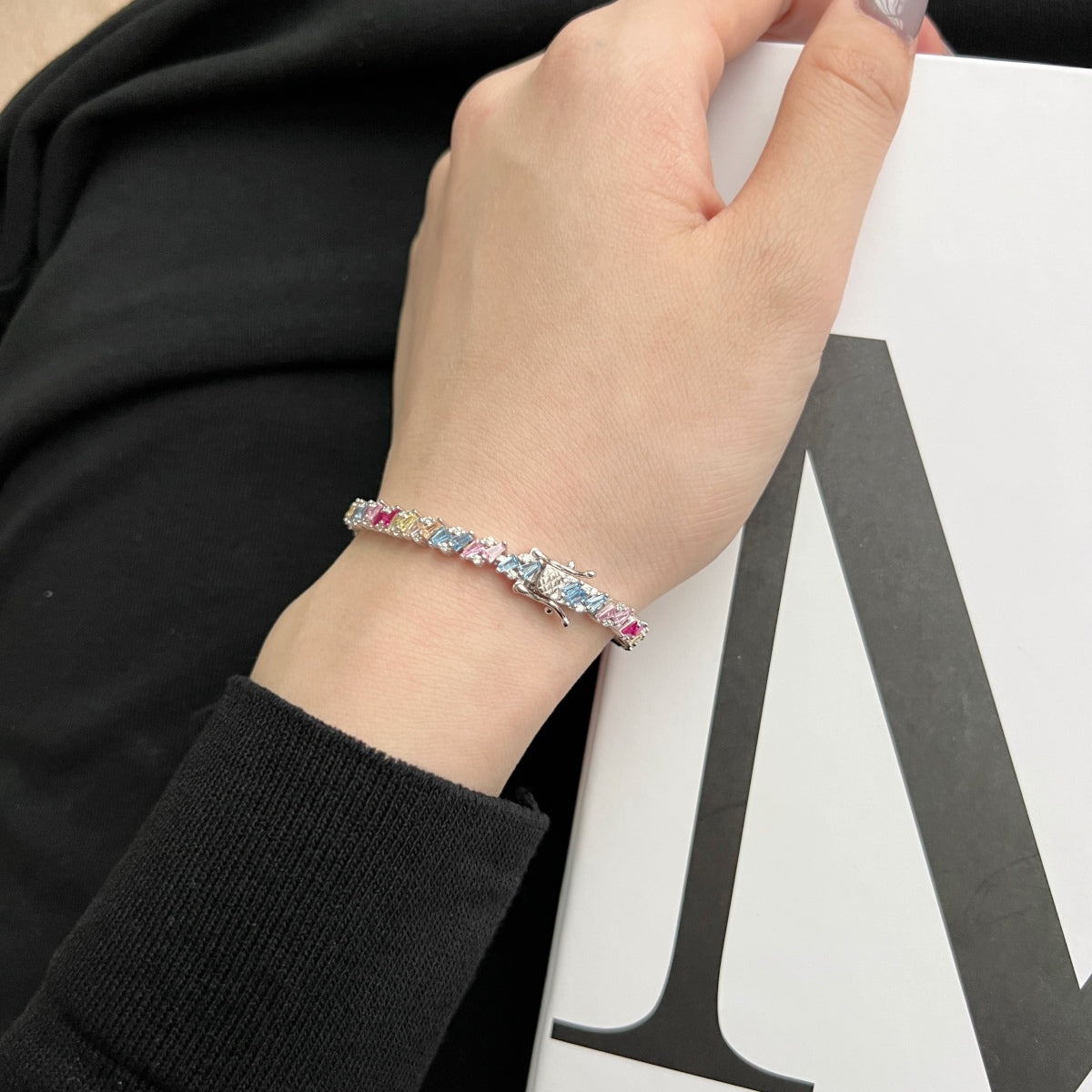 [Am jewelry]Ornate Sparkling Multi Cut Party Bracelet
