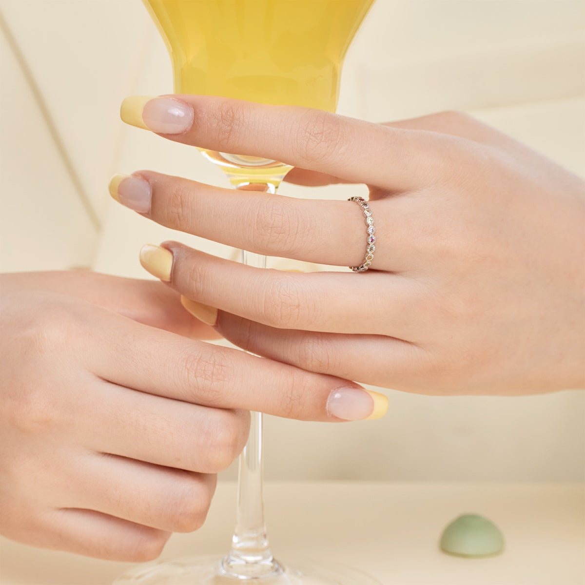 [Am jewelry]Radiant Sparkling Round Cut Daily Ring