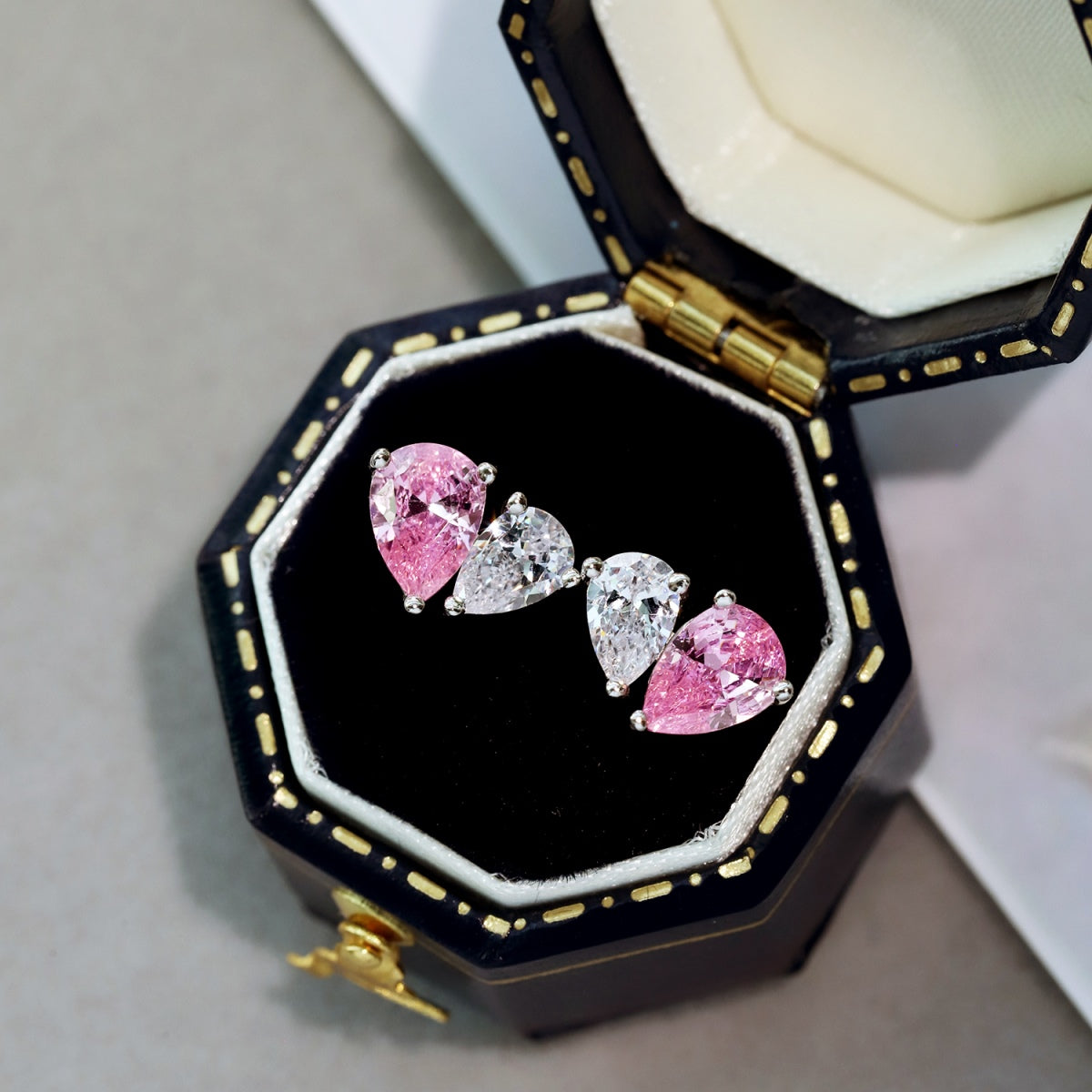 [Am jewelry]Dazzling Elegant Heart Cut Lover Earrings