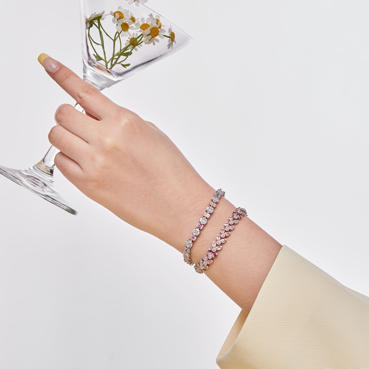 [Am jewelry]Dainty Exquisite Flower Shape Daily Bracelet