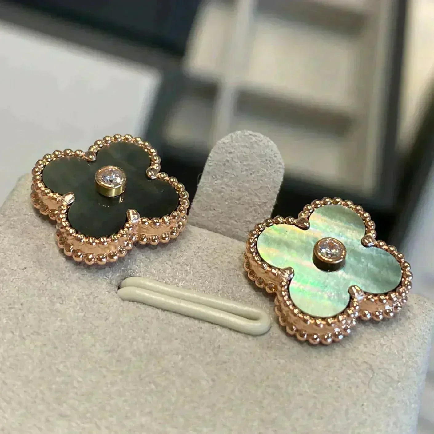 [Am jewelry]CLOVER MEDIUM 1 MOTIFS GRAY MOP  DIAMOND EARRINGS