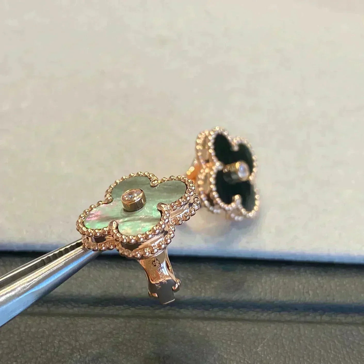 [Am jewelry]CLOVER MEDIUM 1 MOTIFS GRAY MOP  DIAMOND EARRINGS