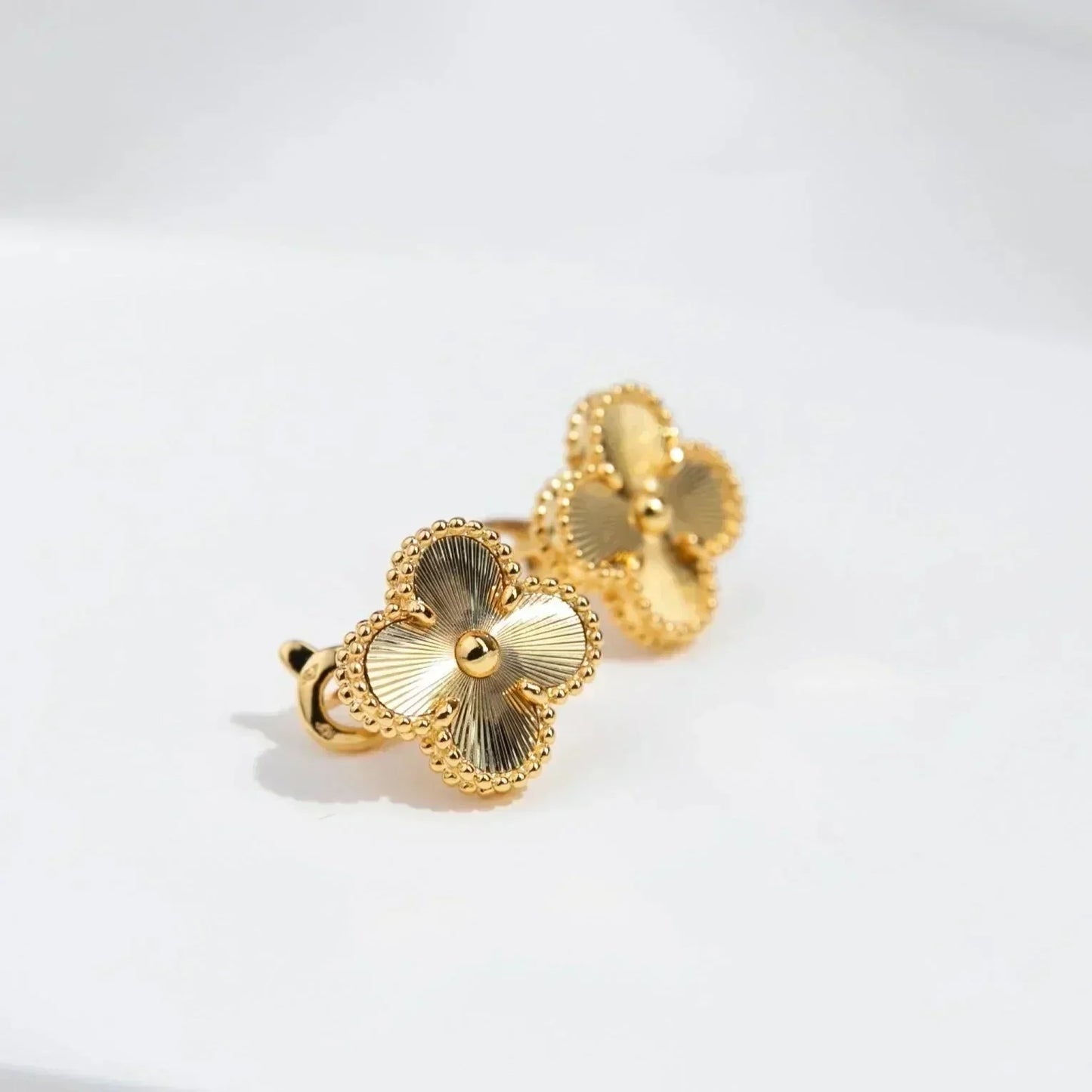 [Am jewelry]CLOVER MEDIUM 1 MOTIFS LASER EARRINGS