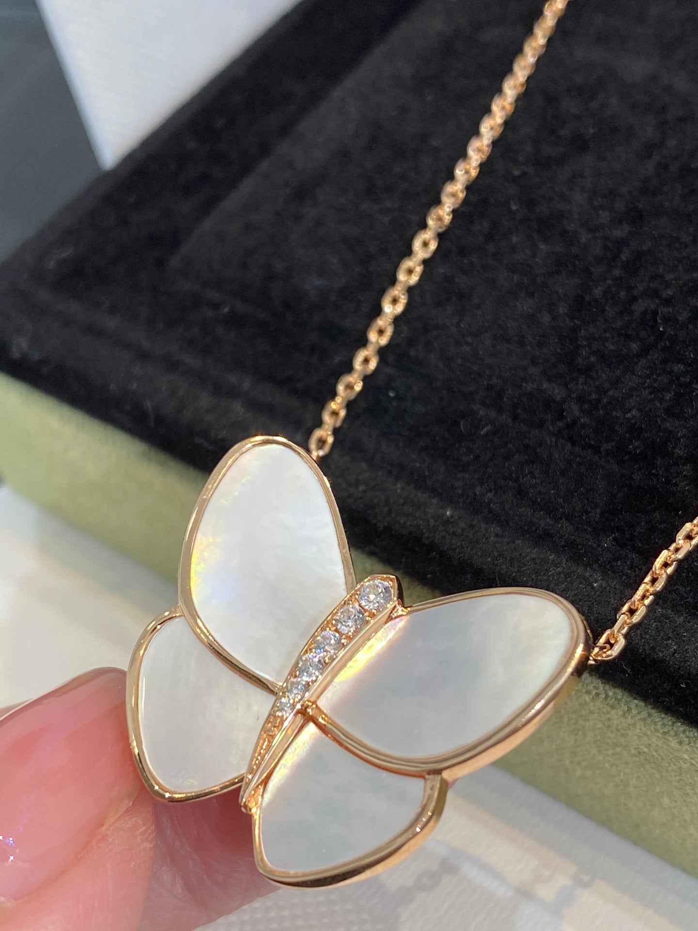[Am jewelry]BUTTERFLY GOLD MOP DIAMOND NECKLACE